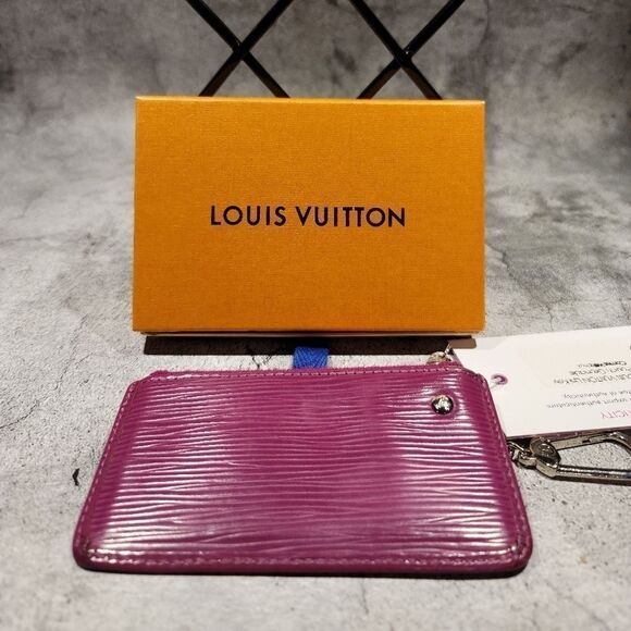 Louis Vuitton Epi Leather Cles or Key Pouch in the Color Grenade Authentic - Picture 6 of 8